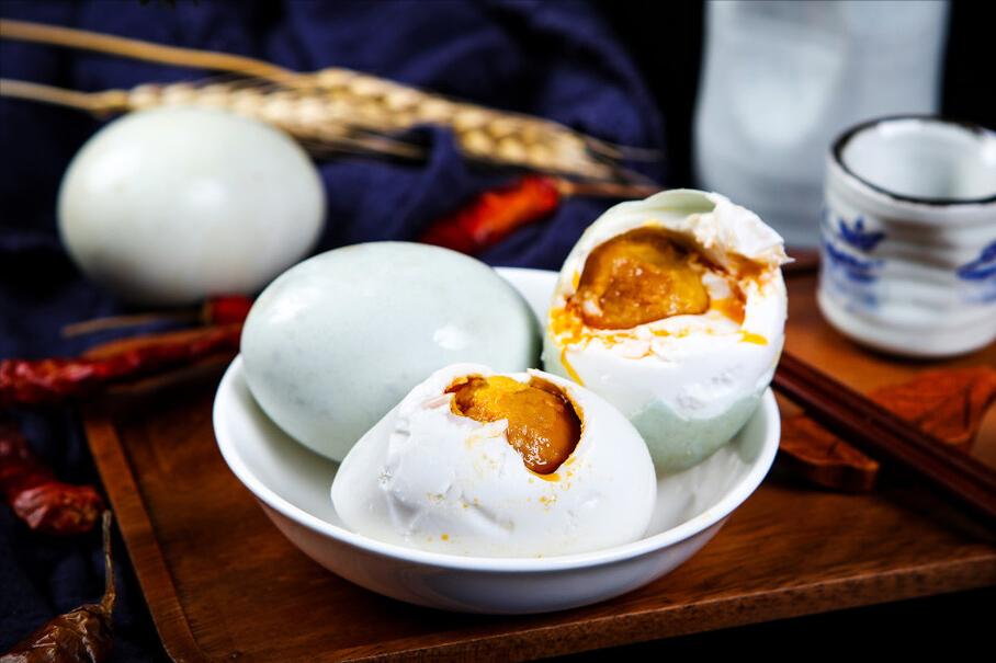 腌咸鸭蛋熬水,腌咸鸭蛋盐水需要怎么烧盐化的快