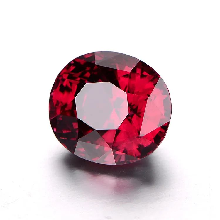 高端宝石级的石榴石,石榴石明星