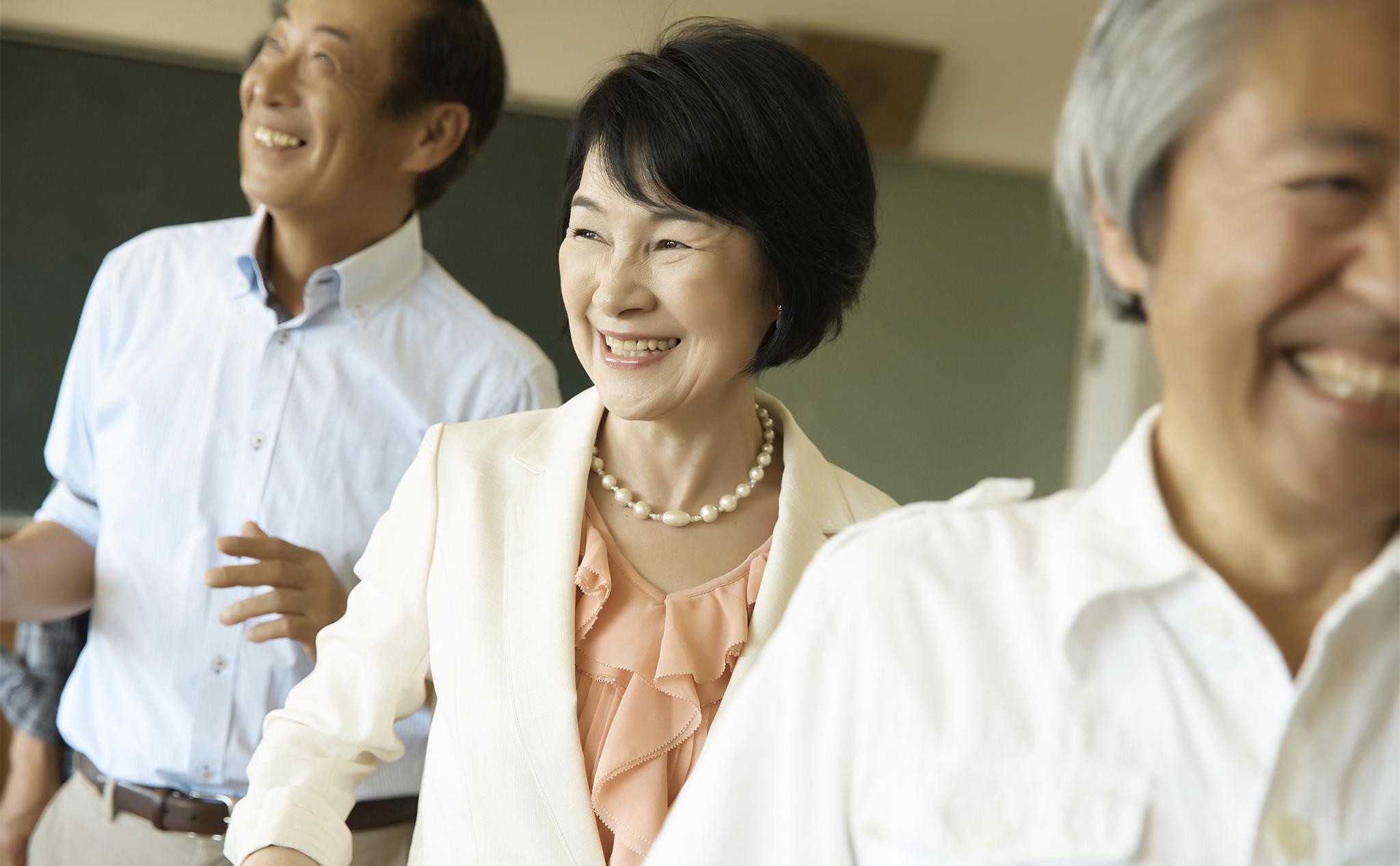 婆婆带着孙子来伺候我坐月子,婆婆过来伺候我儿媳妇坐月子