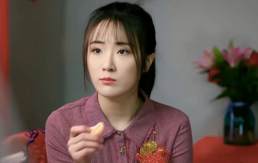 低俗的“婚闹”，是一场披着习俗的外衣的公开“性骚扰”