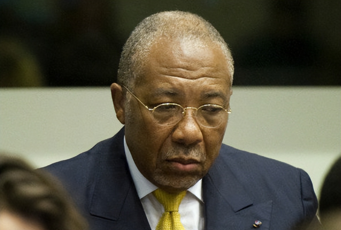 非洲残暴独裁者多伊，死得有多惨？卡扎菲、萨达姆都比他“体面”