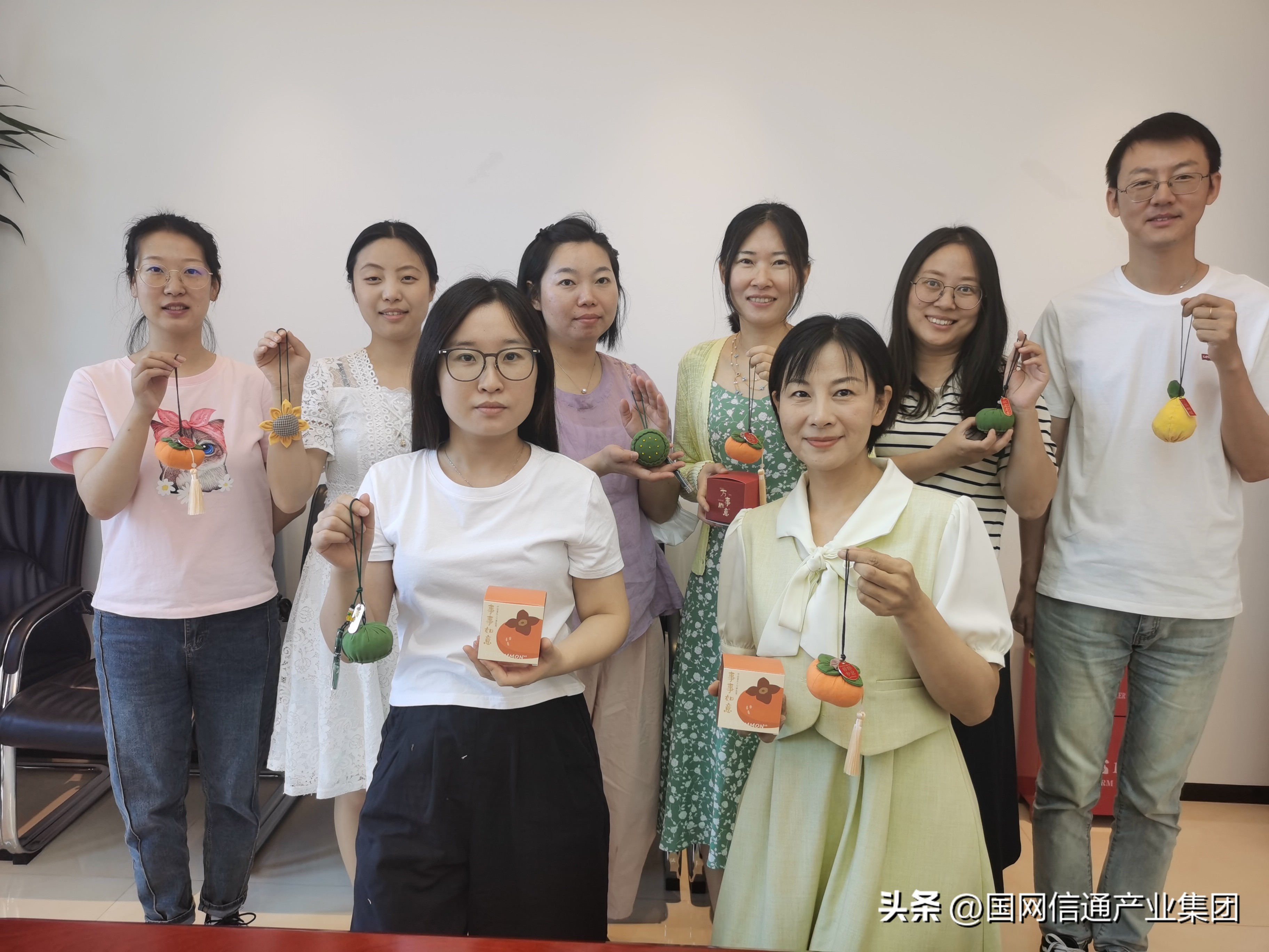 信产国电通举办“指尖上的端午”香囊DIY制作文化活动