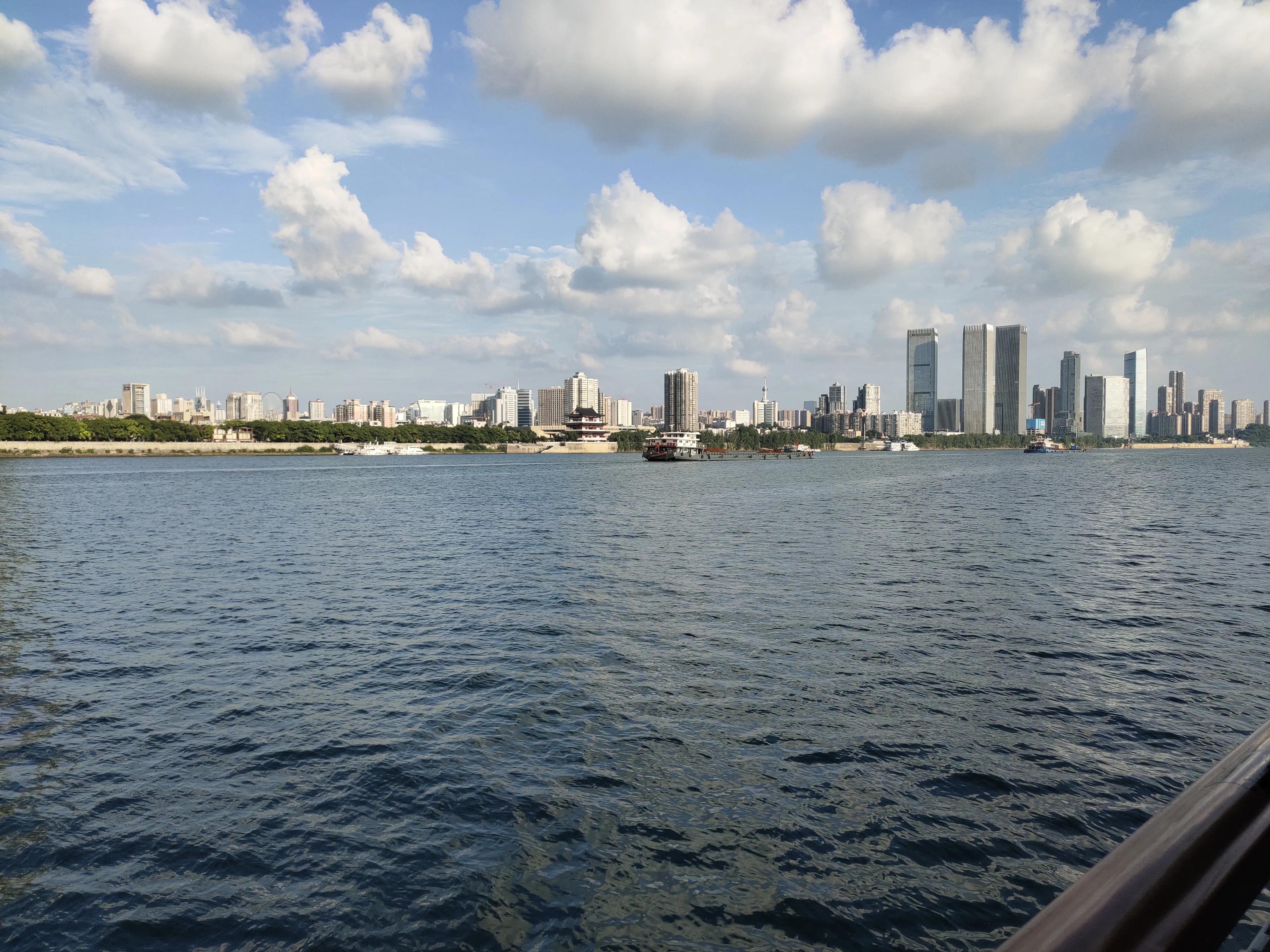 闲游郊外赏秋光,闲游桂林