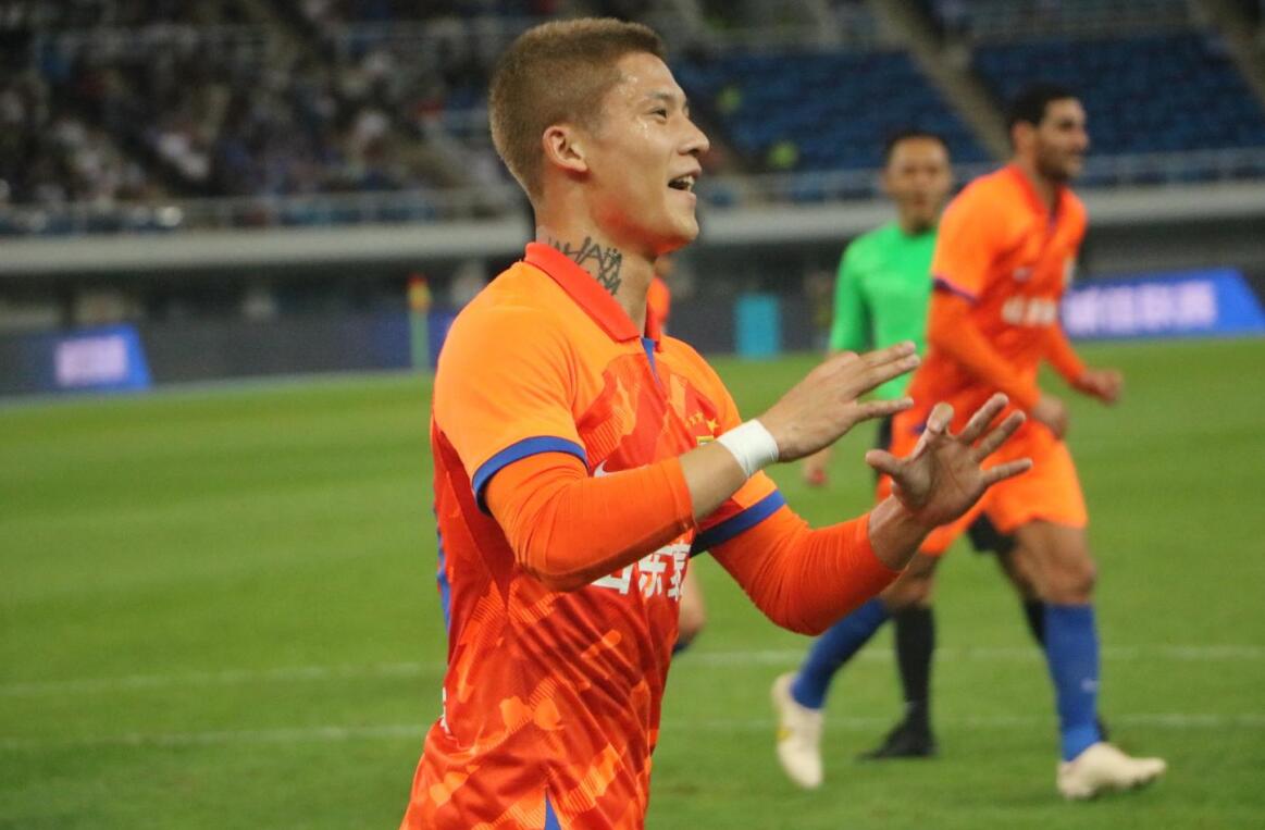 山东泰山队莫伊塞斯和克雷桑谁强,泰山队首发阵容对河南