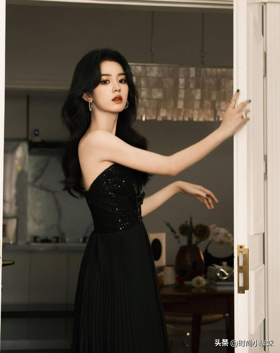 刘嘉玲黑色镂空连衣裙,黑色镂空连衣裙高端大气上档次