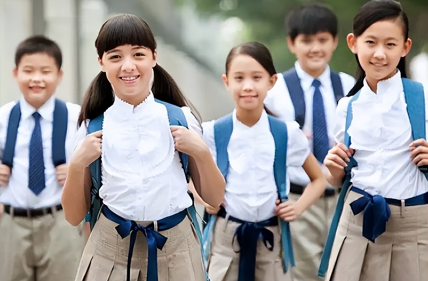 小学生逆天作文女人,10岁小学生作文爆火