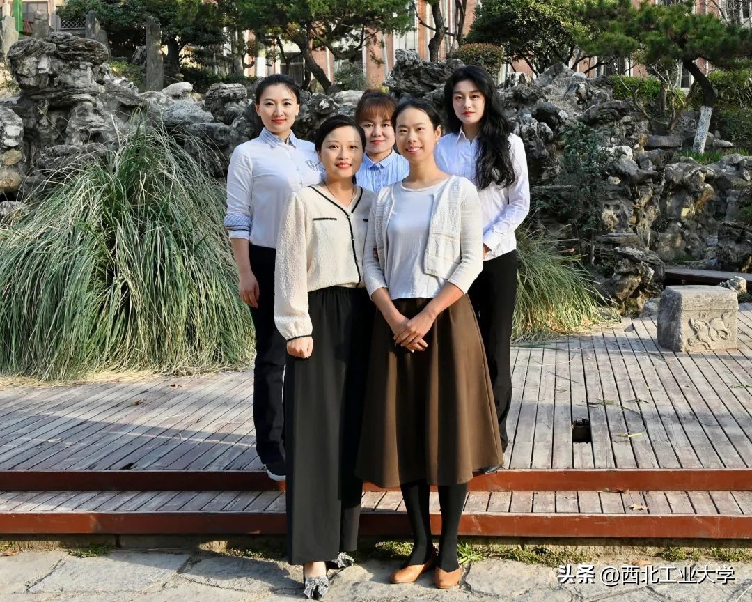 最美教师的表彰仪式,最美教职工集体