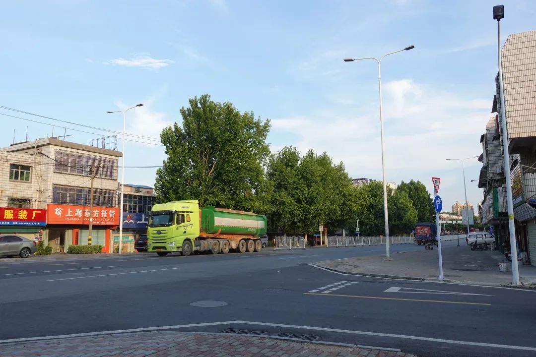 回到县城一个月，我好想住回罗森旁