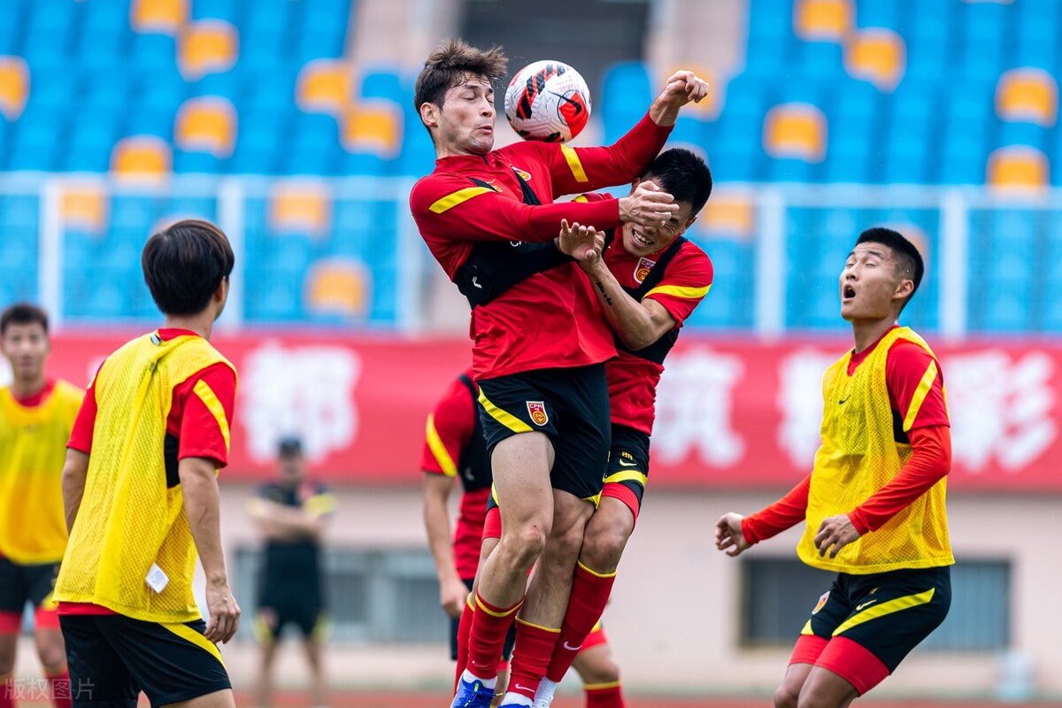 国足首发首战阵容,东亚杯蒋光太和戴伟浚