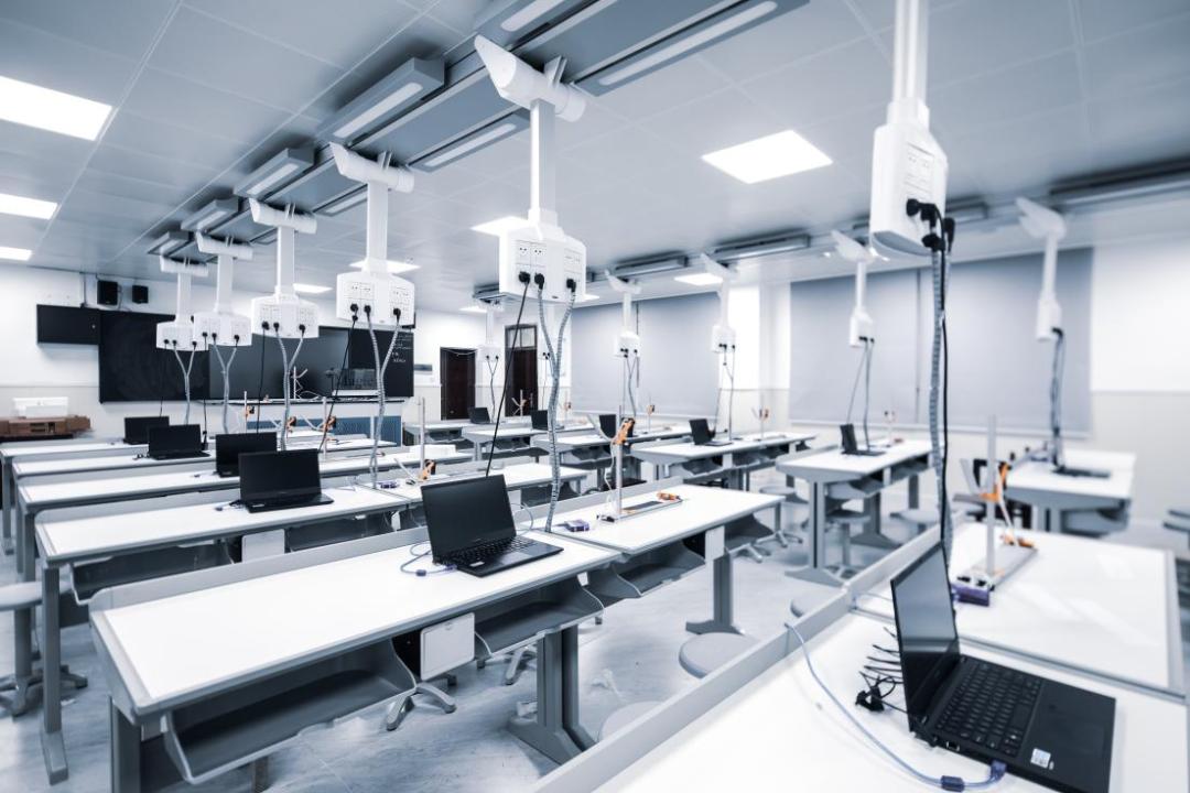 姝︽眽鐧惧勾鍚嶆牎,姝︽眽鐧惧勾楂樹腑