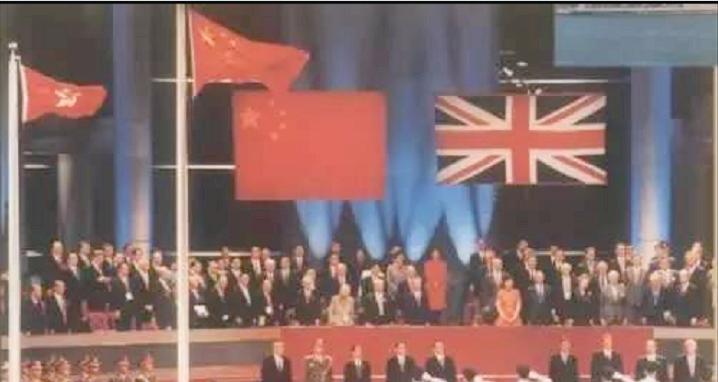 84年香港回归遭阻,邓公霸气回怼:要打随时恭候,铁娘子当场噤声