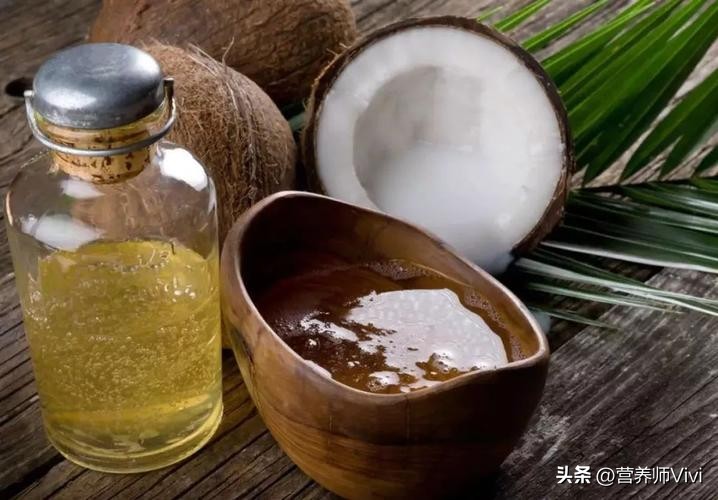 喝了变质的椰子水立马去医院,喝椰子进急诊原视频