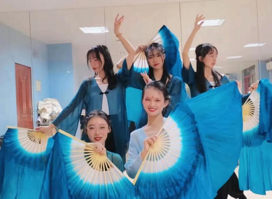 一文揭晓,大学生课余都在干什么?广东这所高校:技能满点,摘金夺银