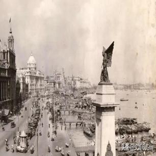 *光脱**犹太人女人衣服，集体*杀屠**，老照片再现变态的纳粹德国！