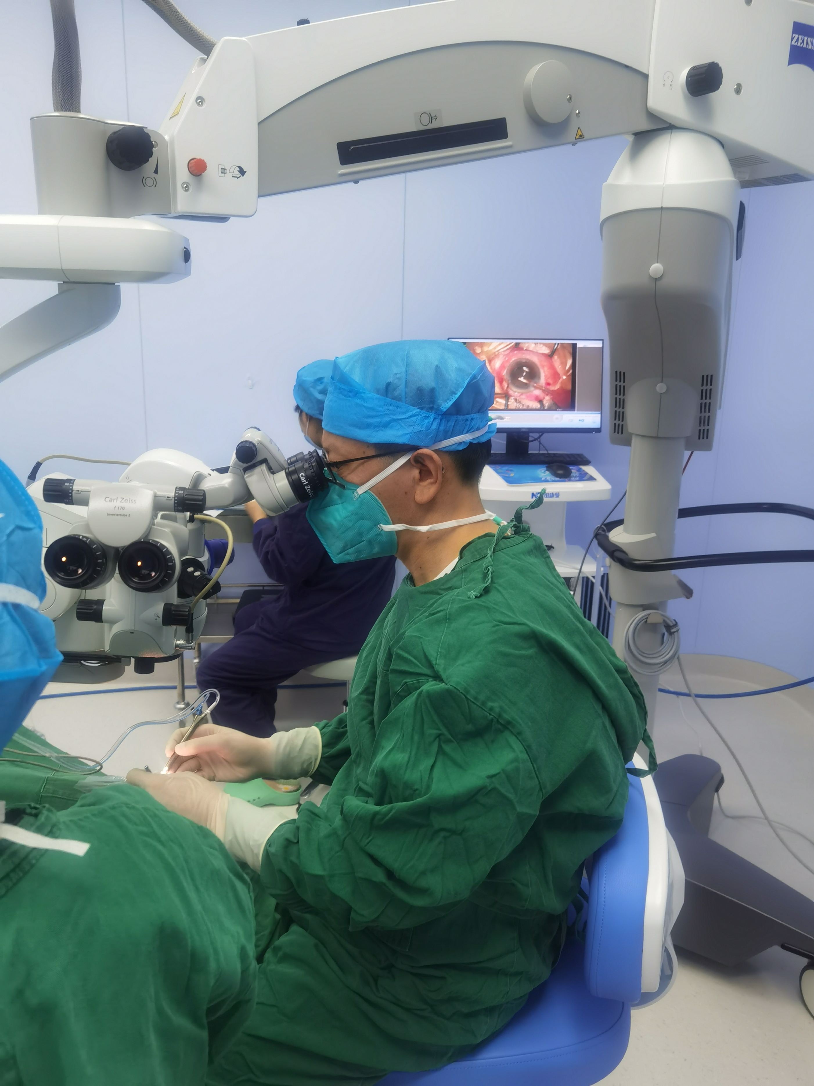 眼痛头疼视力下降别大意，周末24小时绿色通道挽救急性青光眼光明