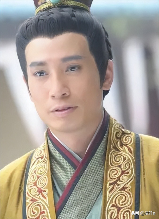 装傻30余年,被宦官当成痴呆扶上皇位,一道圣旨让他们后悔不已