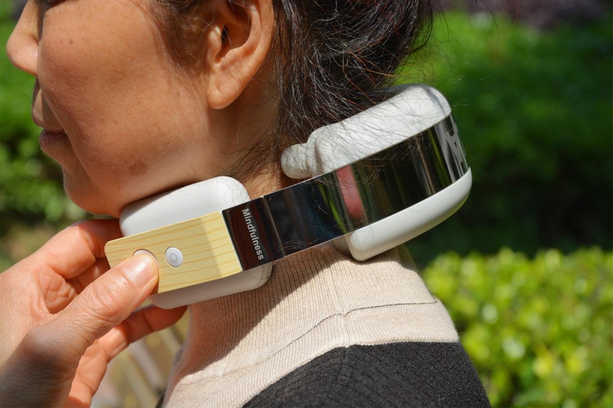 新款家用便携式充电颈椎按摩仪 (moza全颈椎按摩仪测评)