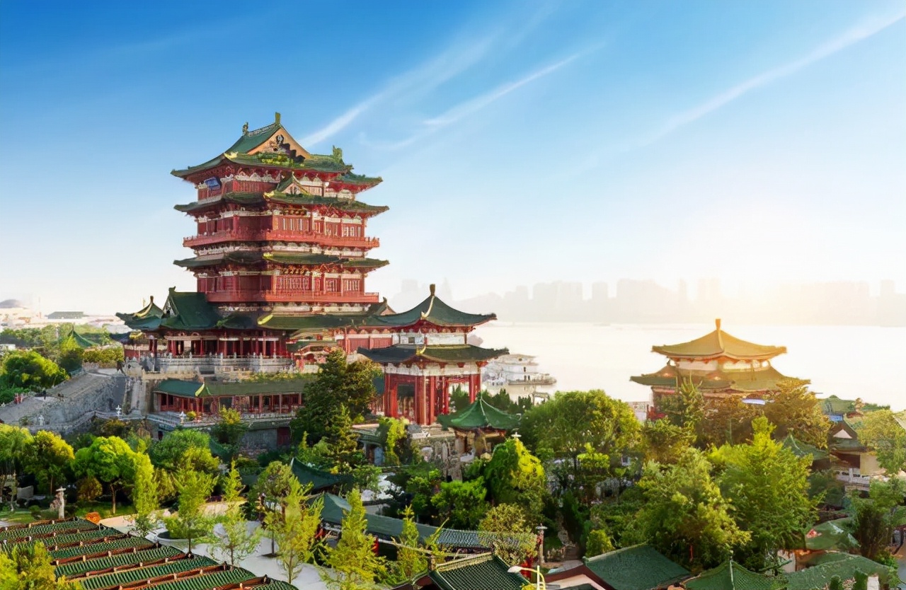 深藏于南昌城内的惊艳，好似上帝手中被打翻的调色盘，令人沉醉