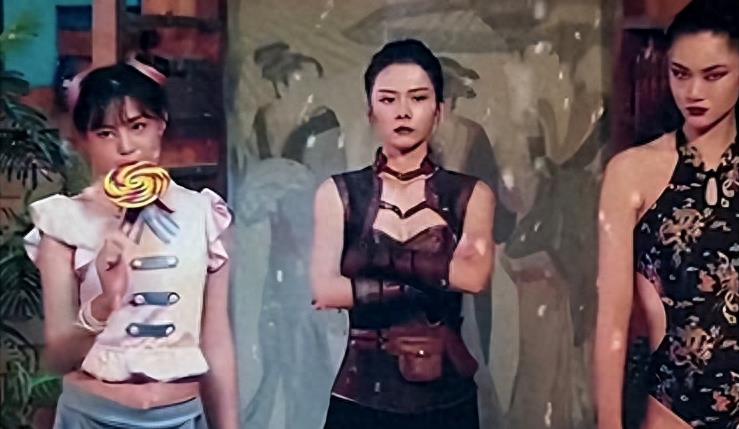 胸罩*点露**，花式泳衣，这些辣眼睛的操作，导演肚子里没一点墨水吗