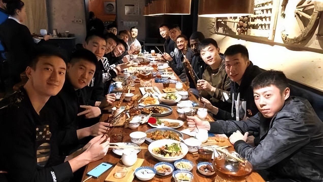 干掉国足的甘肃泾川队：前锋是厨子，后卫卖水果的，还有一个学生