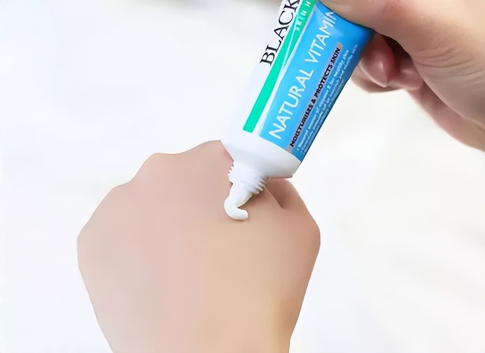 中年女人护肤步骤操作顺序,女人过25岁适合哪些护肤品