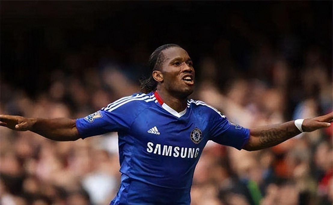 大球星也有小谦卑，德罗巴用自己身传言教，告诉人们什么叫做尊重