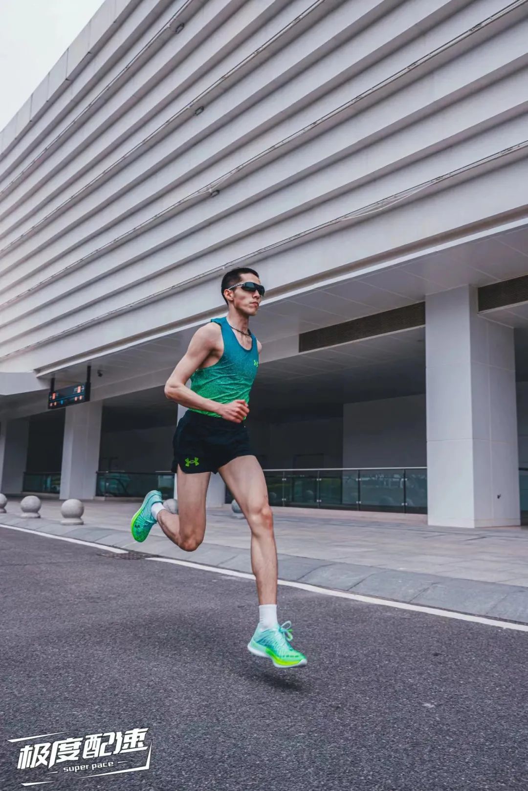 跑量1000公里了该选什么跑鞋,月跑量100以上有必要买跑表吗