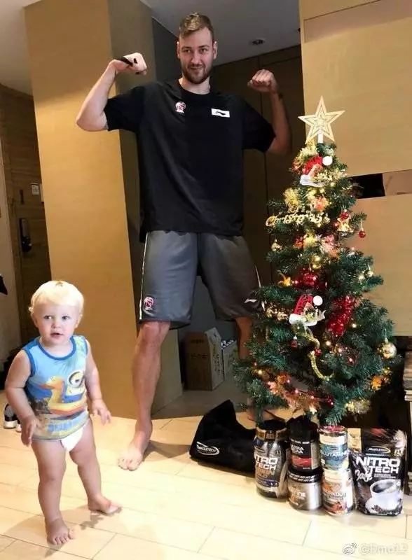 我与足球那些事,全能中锋莫泰尤纳斯