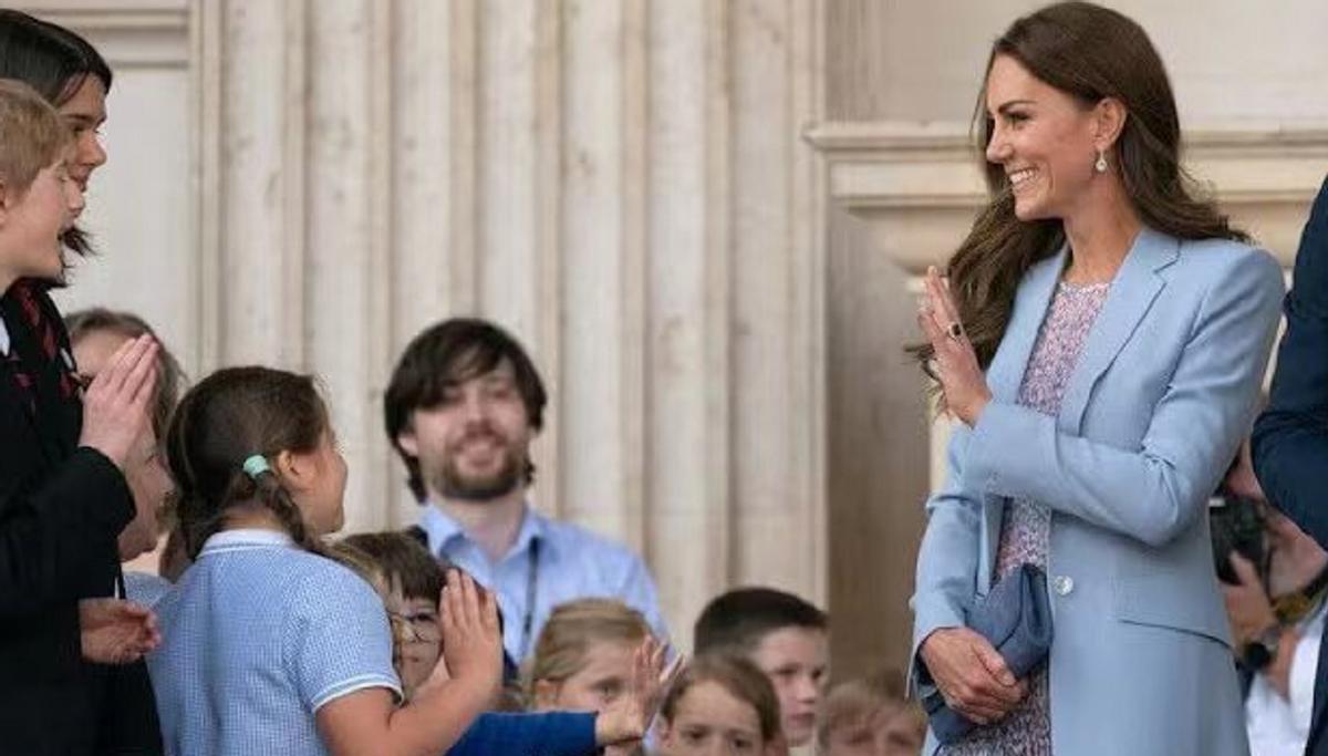 凯特王妃高贵不失优雅,凯特王妃穿着低调