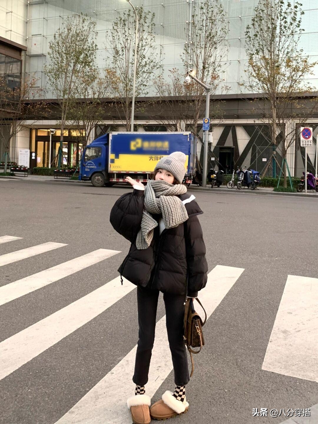 羽绒服短款女洋气小个子显瘦,显瘦短款羽绒服