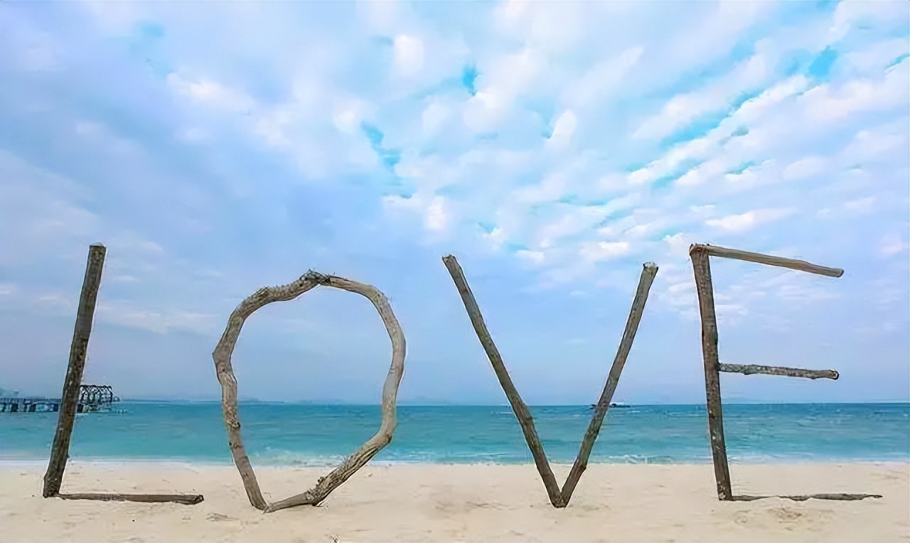 海南晴天的沙滩,海南阳光下的海