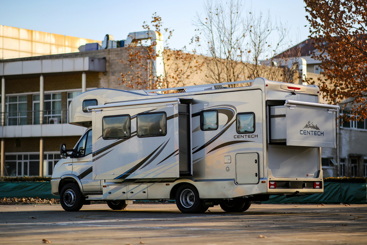 中天自行式c型驭风房车价格,中天领航者三拓展房车