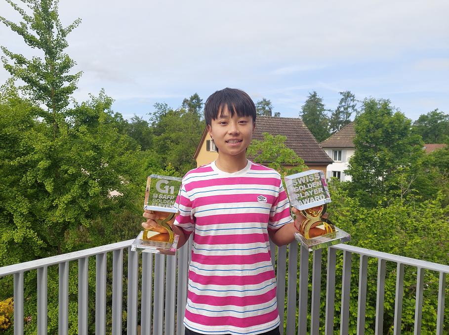 张琳艳海外1战成名首秀狂造5球,亚洲杯夺冠张琳艳和队友合庆祝