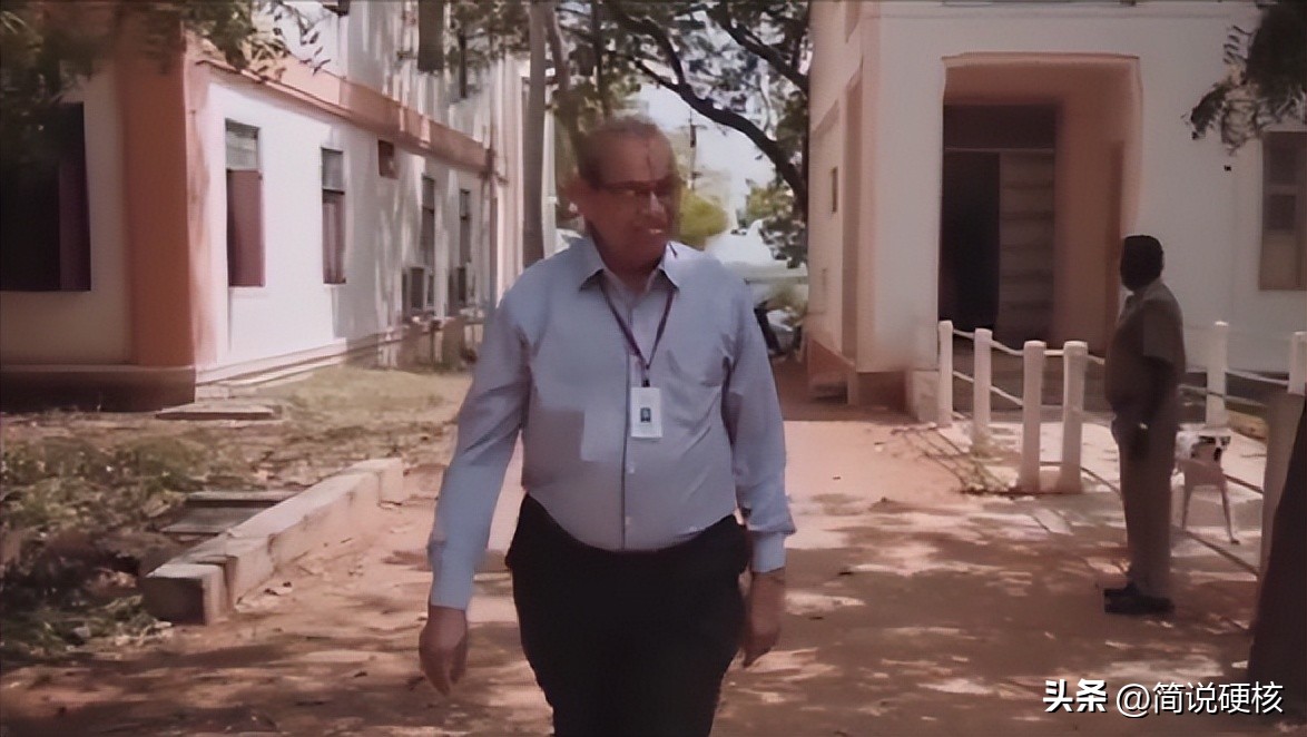 印度塑料垃圾造公路,印度用垃圾修路