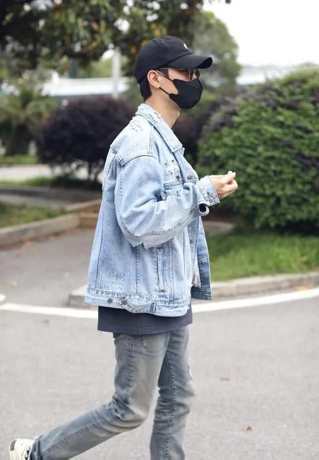 女士牛仔夹克外套,牛仔夹克外套男搭配