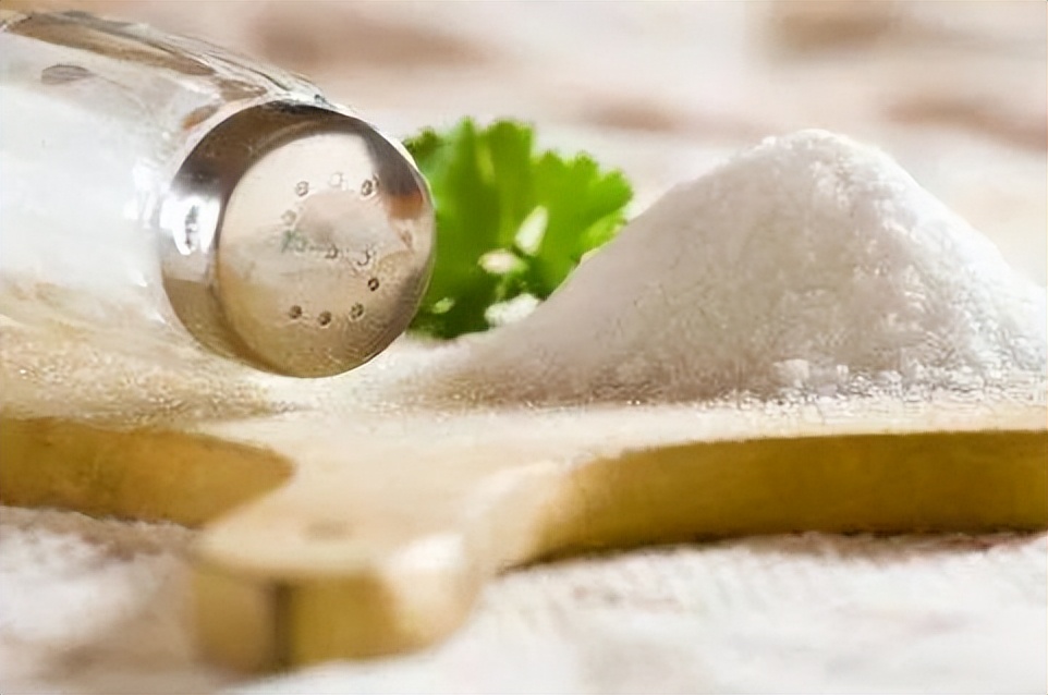 女生洗屁屁，热水好还是凉水好，要不要加勺盐？