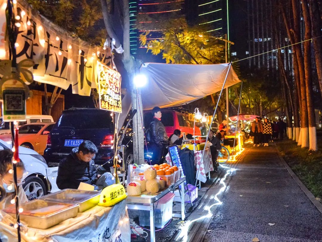 三色路夜市焕新归来,彰显国际范三色路夜市焕新归来