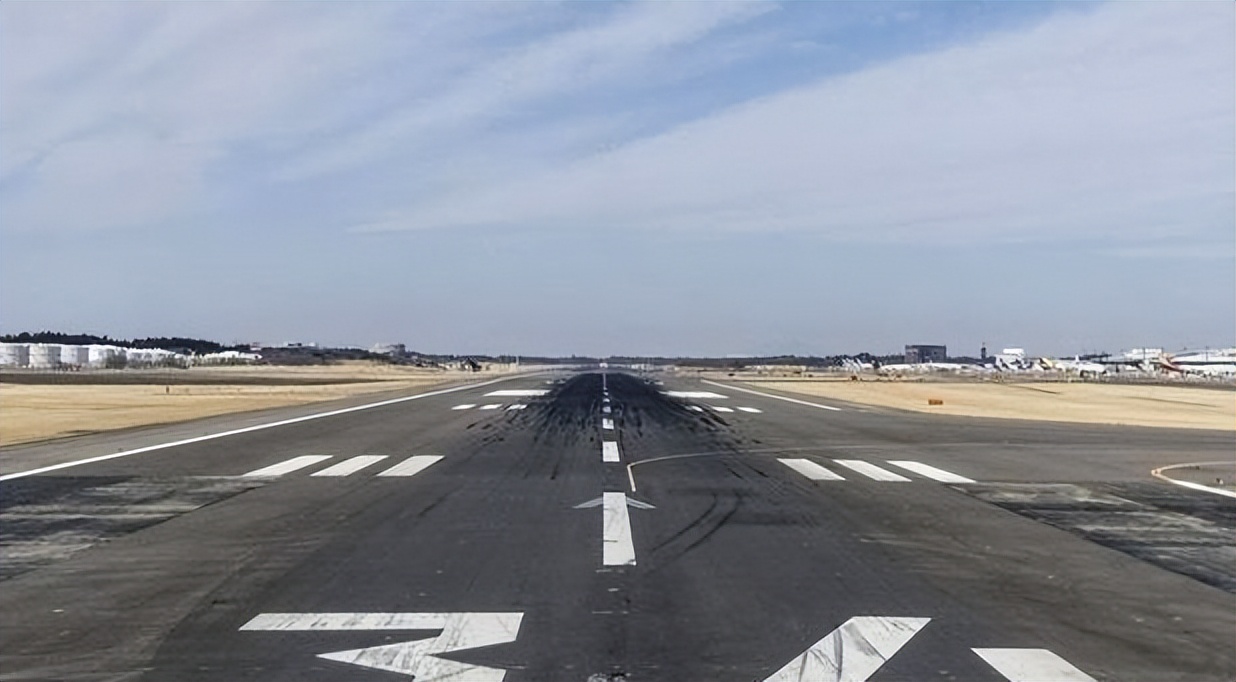 重庆机场飞机起火的是飞往哪里的,重庆机场客机起火原因