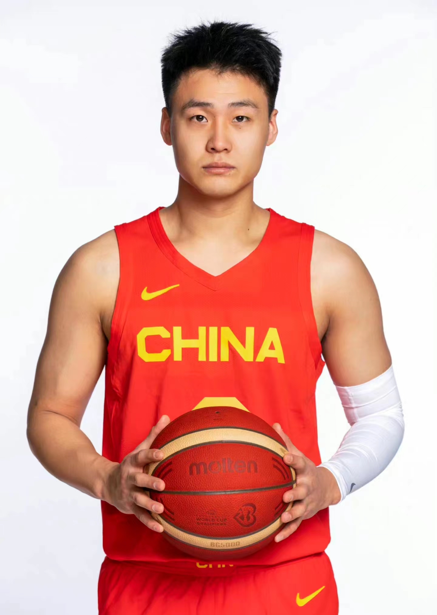 易建联赵睿胡明轩郭艾伦国家队,胡明轩和赵睿郭艾伦谁更强