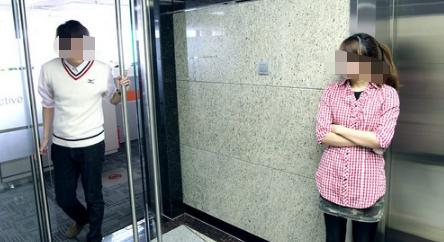 男子拍下女邻居偷情视频，胁迫每周发生5次关系后，反被勒索10万