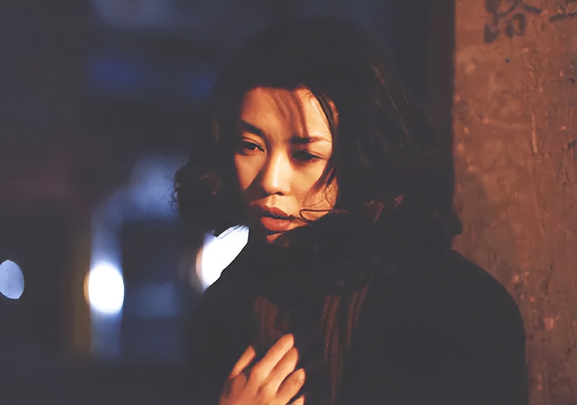 事实证明，“丰唇女神”余男的成功，靠的不是男人，而是自己