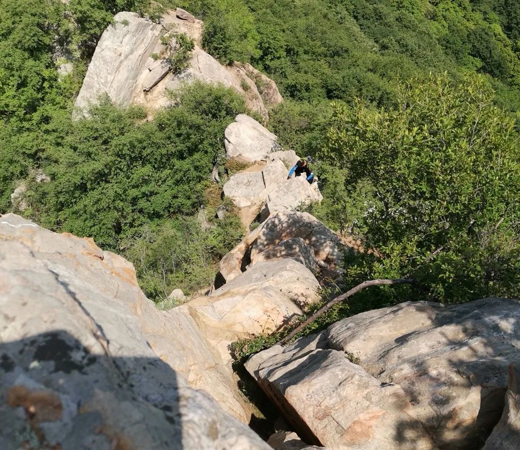 20230513嵩山月亮坡四号线溜腿，旁边的小山脊又出意外了