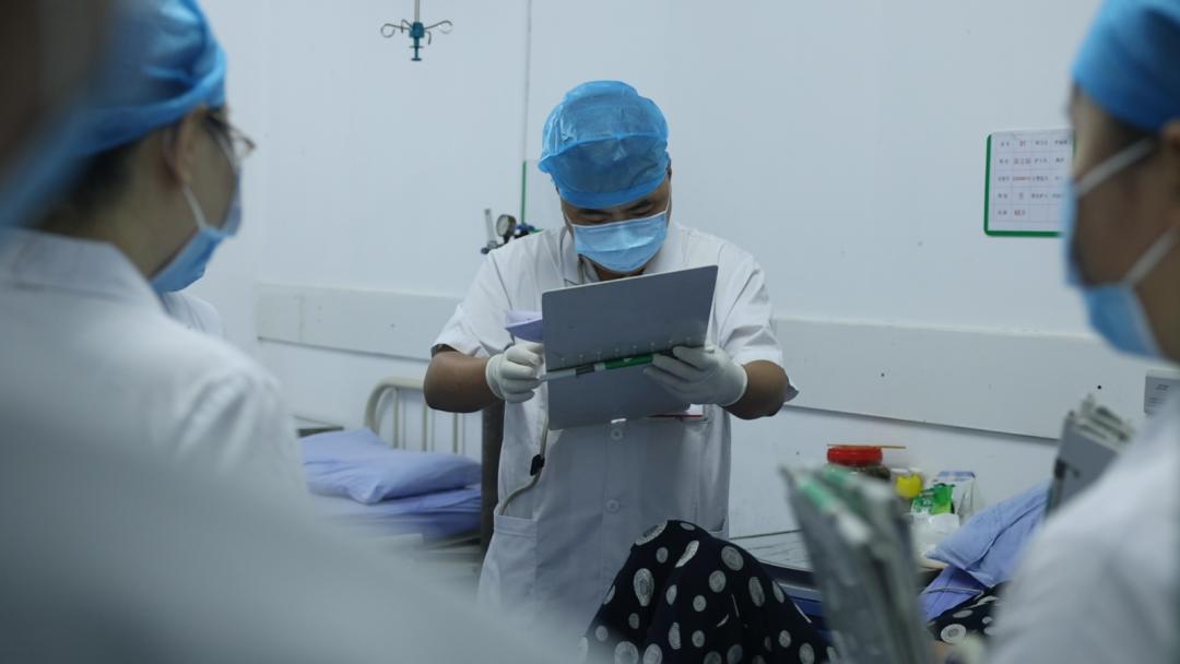 最美医务工作者事迹简介,致敬最美医务工作人员