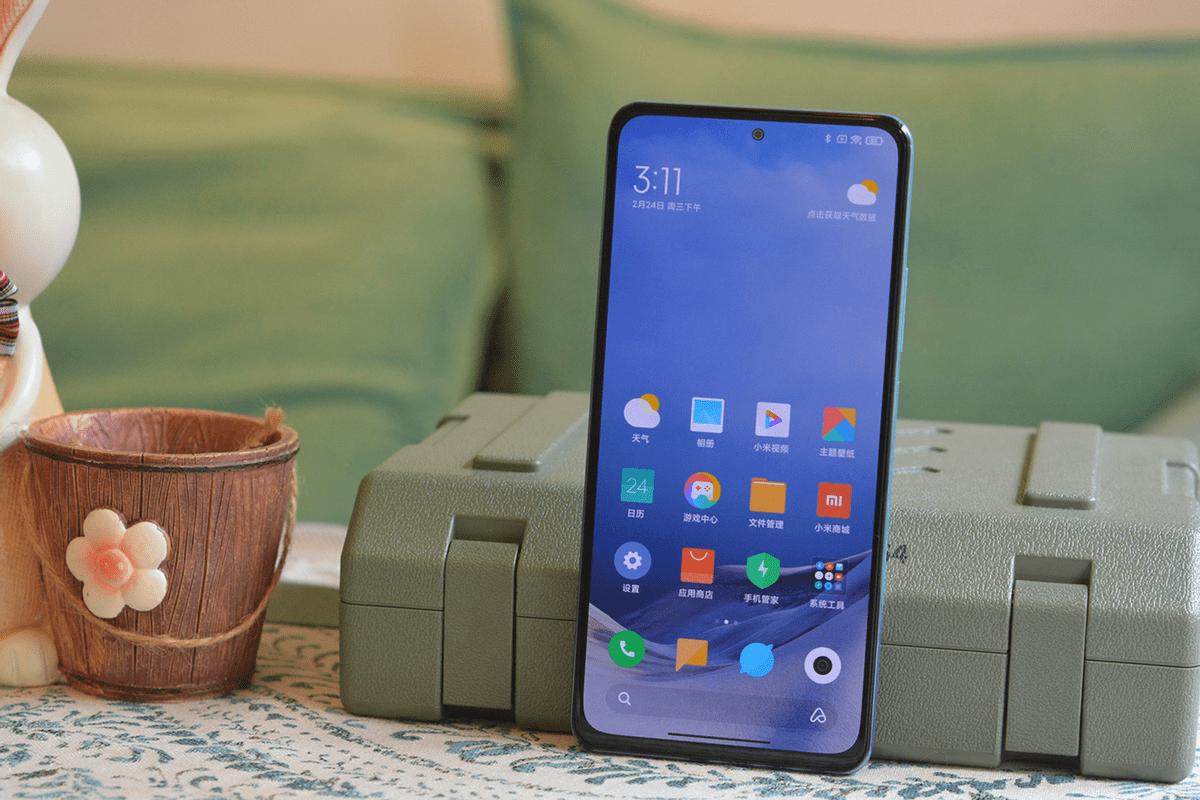 同等价位买魅族17还是k40,魅族17和红米k40前置哪个小