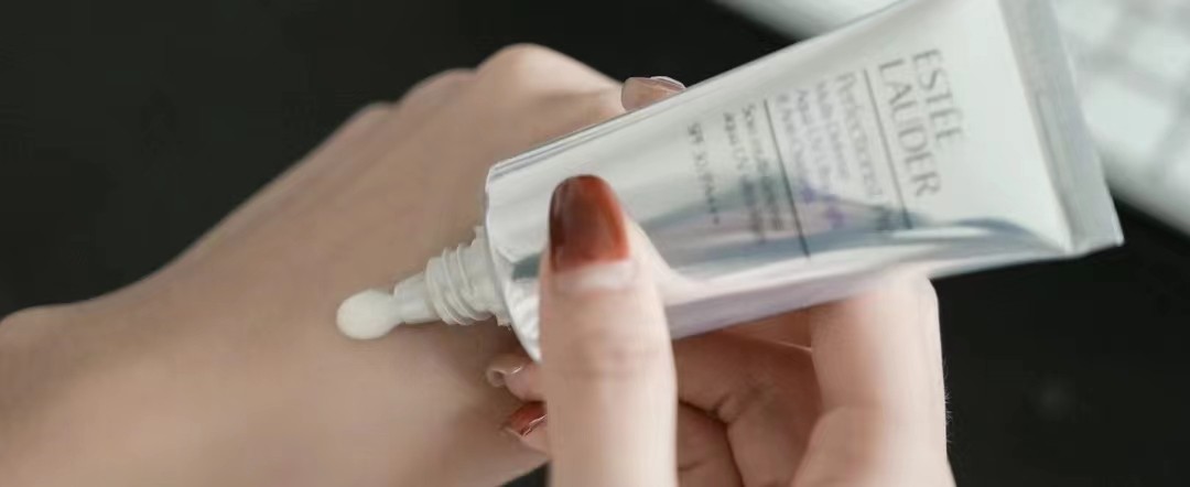 雅诗兰黛养肤和防晒遮瑕哪个好,蓝胖子和雅诗兰黛防晒哪个好