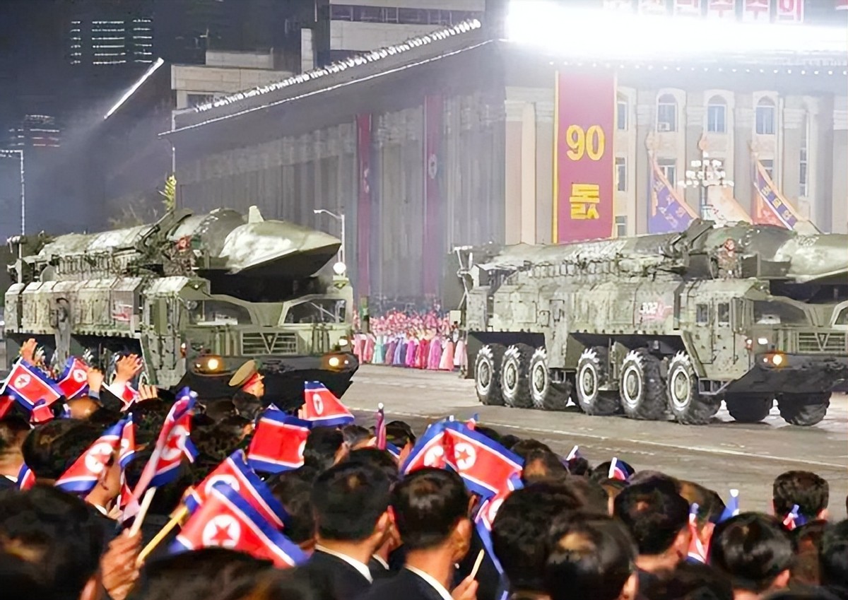 美卫星曝朝军正集结，190辆军车进驻平壤郊区，7月或有大动作