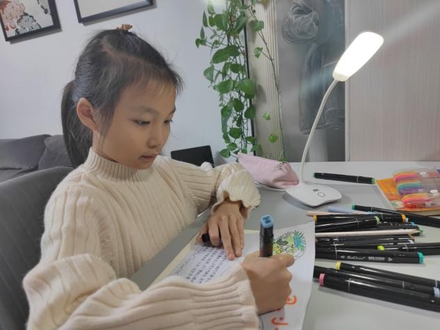 渭南高新区教育文体局：阅读童话故事巧绘童话世界