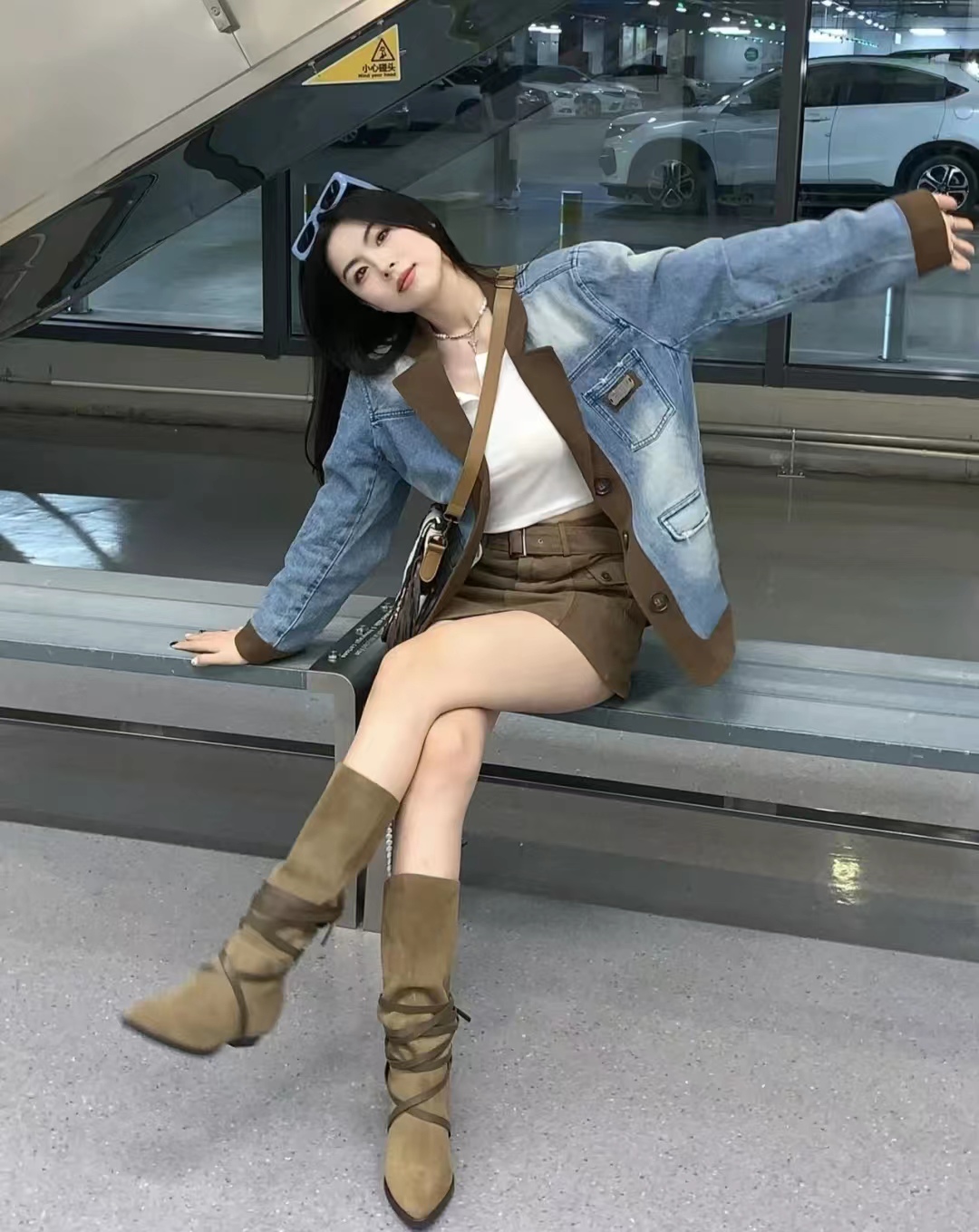 牛仔外套怎么穿搭才好看,牛仔外套的穿搭技巧和方法