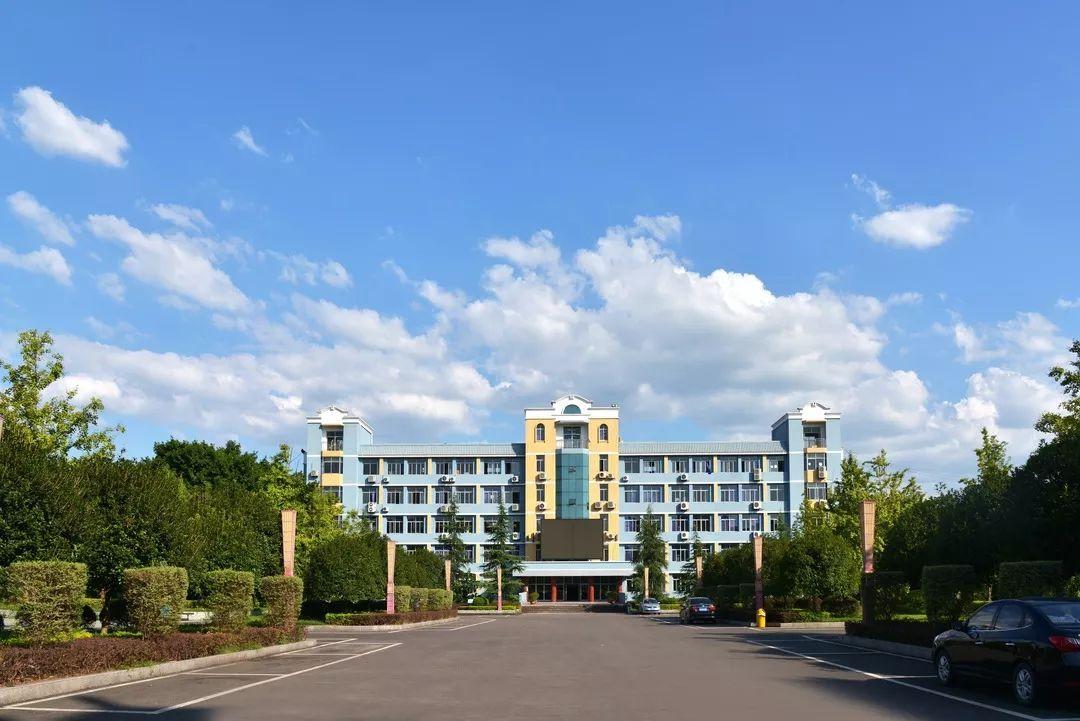 重庆市璧山来凤中学地址在哪里,重庆市璧山来凤中学排名第几