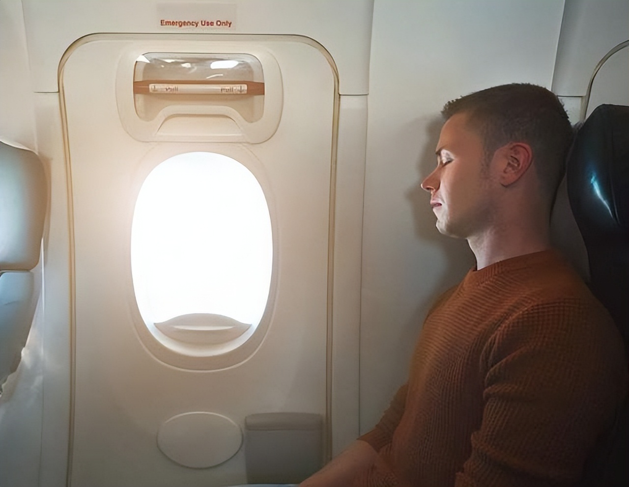 空姐关舱门你觉得哪个力气最大,空姐关闭舱门为什么一步一步来